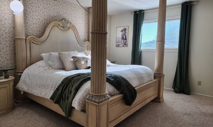 Idaho Falls House | Riverview Retreat - Amazing views of Snake River and downtown!