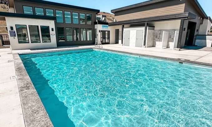 Kittitas County House | Riverview Retreat · Riverview Retreat - Community Pool open!