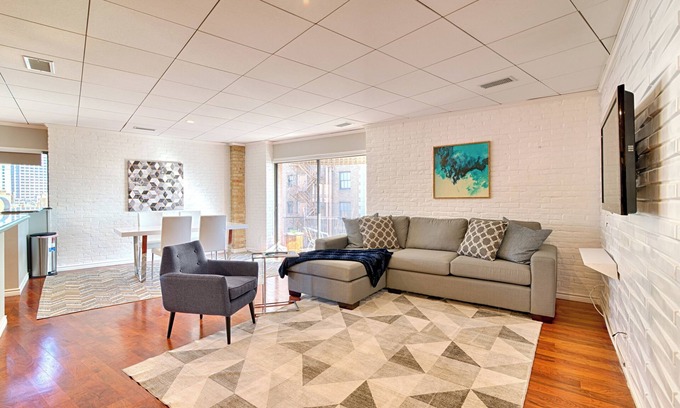 Main - Military Plaza House | RiverWalk Plaza - Apartment Suite