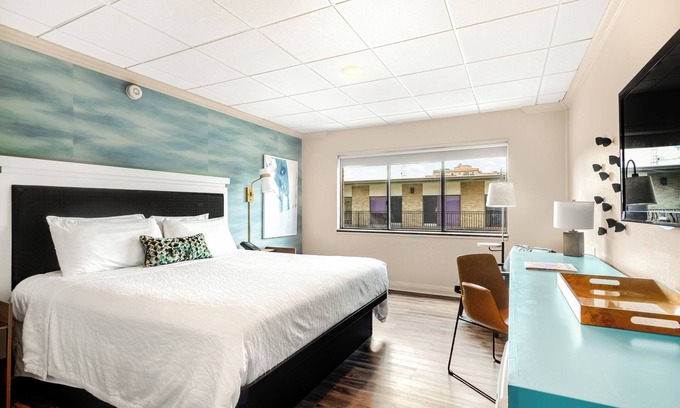 Main - Military Plaza House | RiverWalk Plaza - King