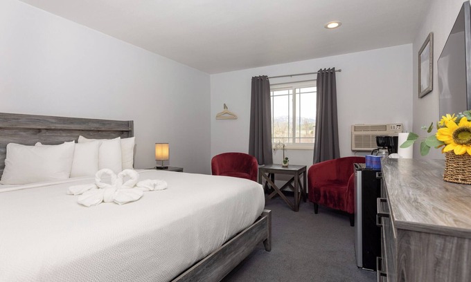 Pagosa Springs Hotel | RiverWalkInn/Boutique King Room