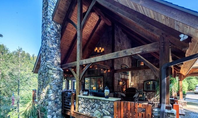 Lansing Cabin | Riverwind Lodge - Luxury Riverfront Lodge - Outdoor/Indoor Fireplaces - Privacy & Views
