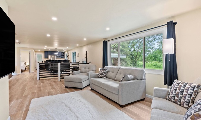 Sheboygan Falls House | Riverwoods Retreat - 3 King Beds! Spectacular 3Bed 3Bath Home Near Road America!