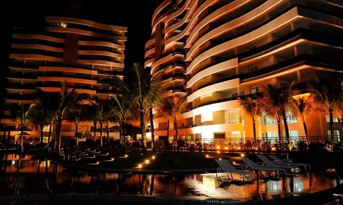 Sao Lourenco Apartment | Riviera 330m2 - Foot on Sand