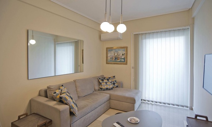 Vouliagmeni Apartment | Riviera Living Stylish Apt Vouliagmeni Beach