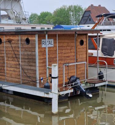Vahrenwald Boat Rental | Rizal