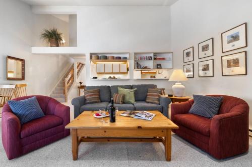 Moose Wilson Road Apartment | RMR: Mountain Maple 4 Condo in The Aspens