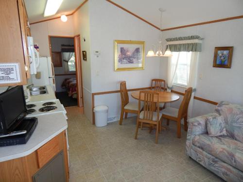 Fort Pierce Cabin | Road Runner Travel Resort