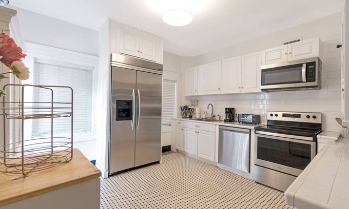 Edgewater Apartment | Roami at Mimosa Manor