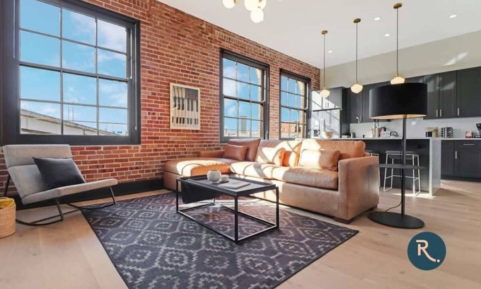 Arts/Warehouse District House | Roami at The Lola | Group Friendly | 4 Bed Combo