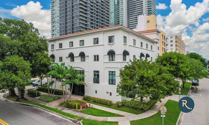 Midtown Apartment | Roami at The Palace