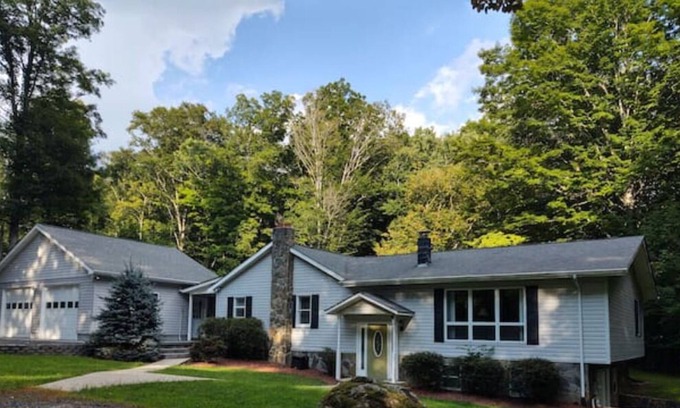 Bakersville House | Roan Mountain Creek Side Hideaway