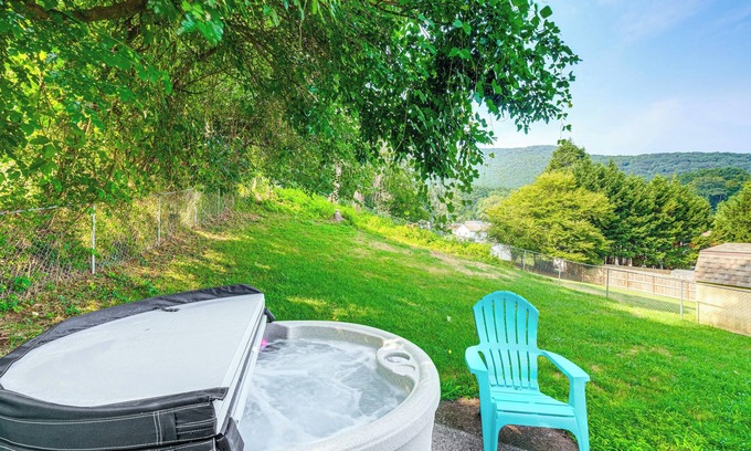 Roanoke House | Roanoke Mountain Home: 4 Mi to Blue Ridge Parkway!
