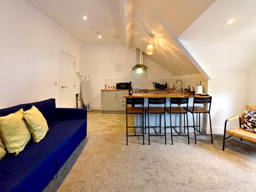 Caerau Apartment | Roath - Modern Flat Near City Centre WParking Pass the Keys