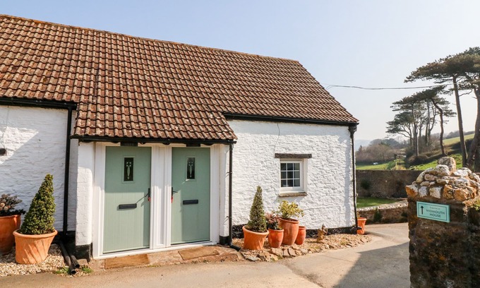 Watermouth Cottage | ROBIN COTTAGE, pet friendly, character holiday cottage in Ilfracombe