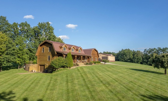 Decatur House | Robin Hill | 3 Bed, 2.5 Bath