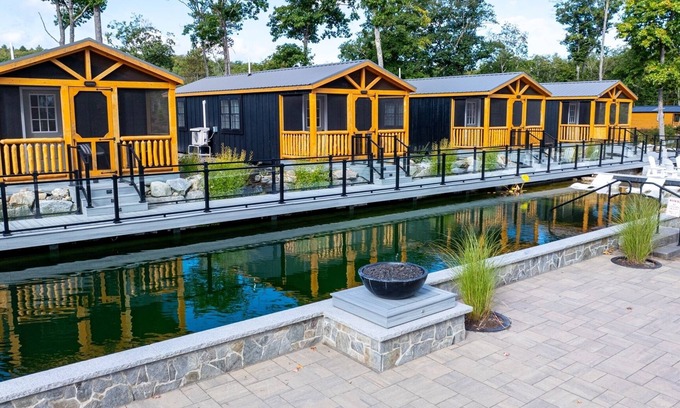 North Sebago Cabin | ROBIN - RESORT WITH 12 PROPERTIES. NATURAL POND FOR SWIMMING. CAFE ON SITE.