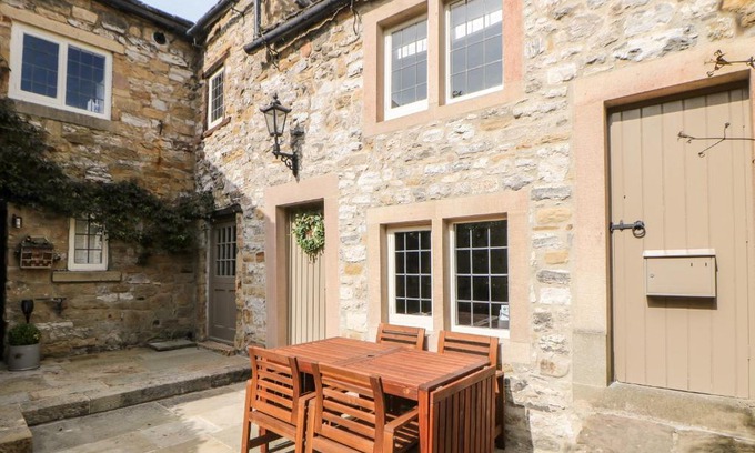 Bakewell House | Robin's Nest