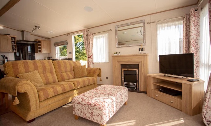 South Cerney Cabin | Robin's Retreat