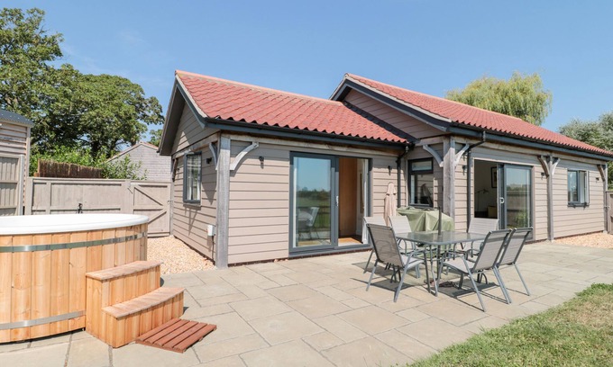 Weston-super-Mare Cottage | ROBINS CORNER, family friendly, luxury holiday cottage in Bleadon