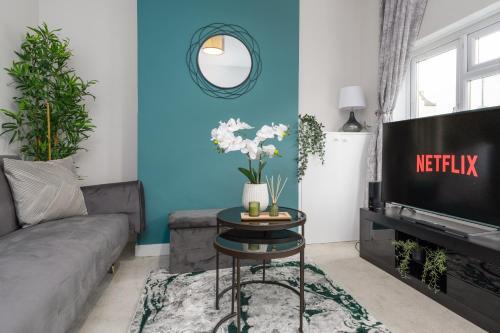 Wainscot House | Rochester Retreat - Charming 3 Bedroom House