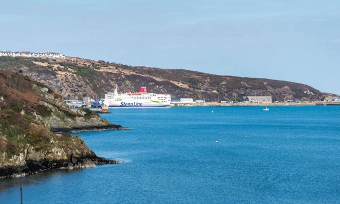 Fishguard House | Rock Cottage - 3 Bedroom Holiday Home - Fishguard