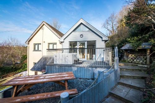 Fishguard House | Rock Cottage - 3 Bedroom Holiday Home - Fishguard