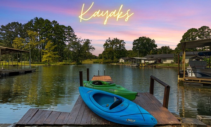 Mid America Cabin | Rock N’ Roll Lake Haus: Lakefront, Kayaks, Decks