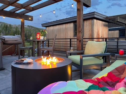 Old Town Ski Chalet | Rock n Stars Chalet townhouse
