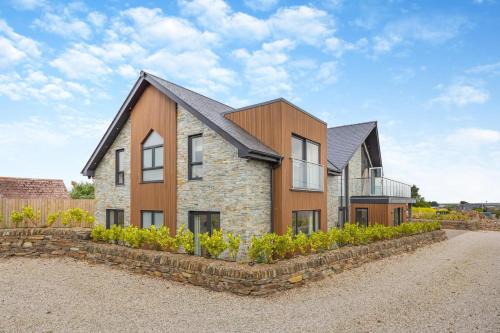 Little Petherick House | Rock View
