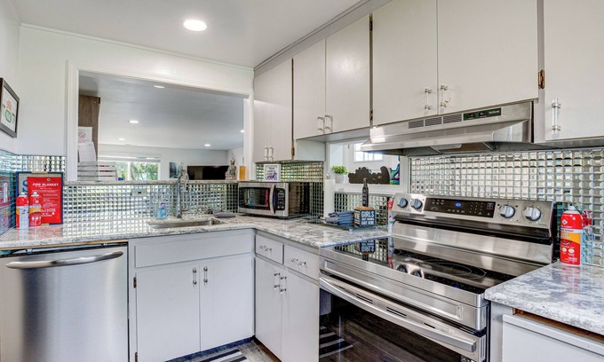 Rockaway Beach Cottage | Rockaway Beach House - Walk to Ocean!