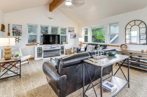 Rockaway Beach House | Rockaway Beach Home with Hot Tub 4 Blocks to Beach!