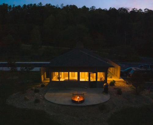 Logan House | Rockhouse - by The Chalets
