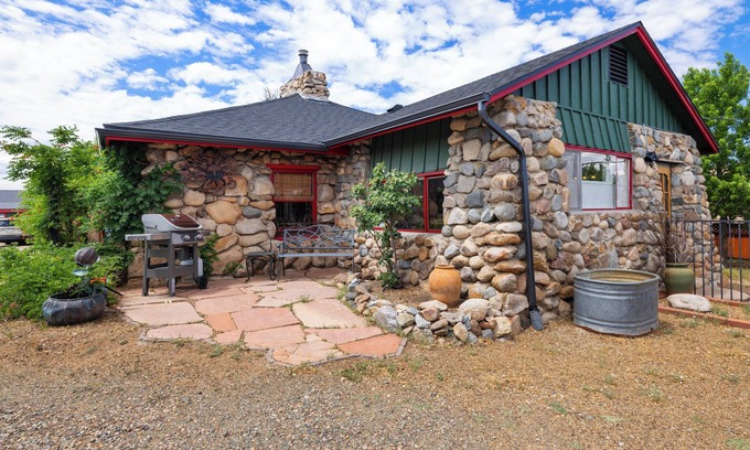 Prescott House | Rockhouse Historic Retreat Vacation Rental | 1-BR House Scenic Dells, Prescott | Timeless Décor Walking Access to Trails