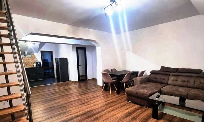 Rasnov Apartment | Rocktop Refuge In Rasnov