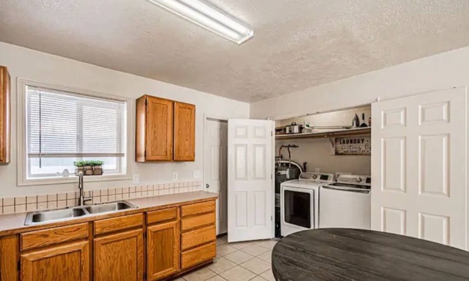 Inkom House | Rockwell Inn 3 | 2 King BD | Beautiful Views | Ski