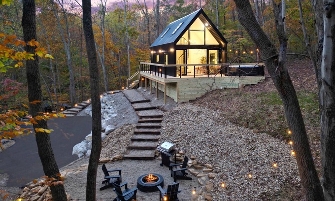 Rockbridge Cabin | Rocky Falls | Modern Cabin