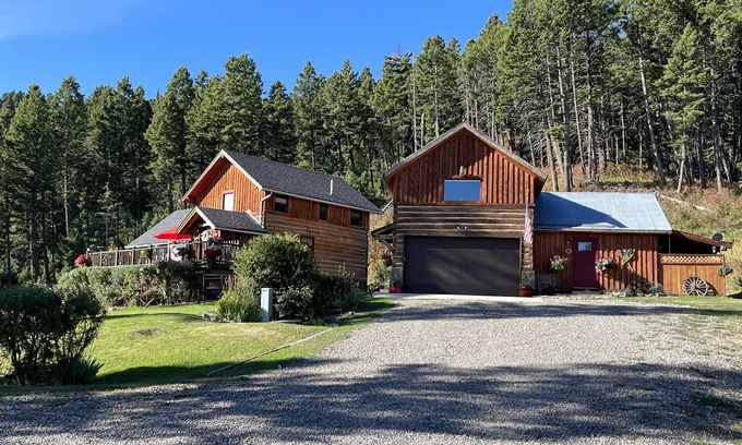 Livingston Cabin | Rocky Mountain Retreat 1 hr to Yellowstone Park, 20 min Bozeman,Livingston, MSU