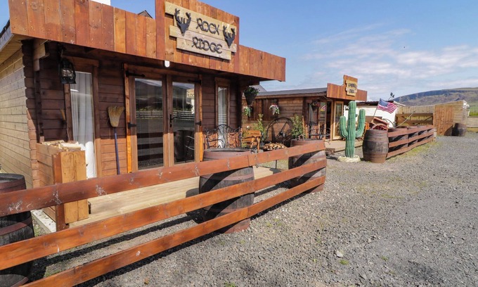 Limavady Cottage | ROCKY RIDGE CABIN, romantic, character holiday cottage in Castlerock