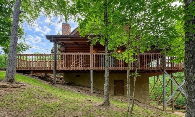 Sevierville Cabin | Rocky Top Heaven - Arcade Game, Resort Pool, $685 FREE tickets each paid day!