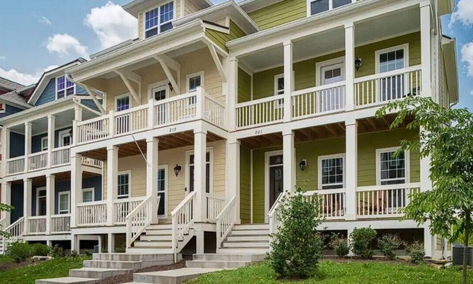 Lakewood House | Rocky Top Retreat -sleeps 8-Old Hickory Tennessee
