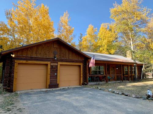 Red River House | Rocky Top Vista Log Cabin With High Speed Wifi