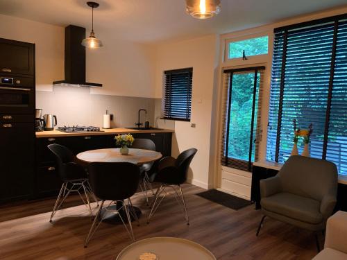 Otterlo House | Rode Eekhoorn: genieten met de dieren in het bos!