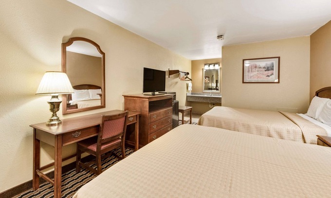 Columbus Hotel | Rodeway Inn Columbus West