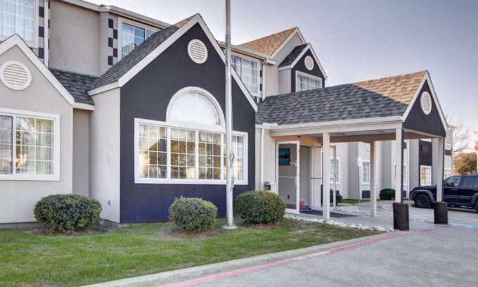 Lewisville Hotel | Rodeway Inn & Suites Lewisville I-35