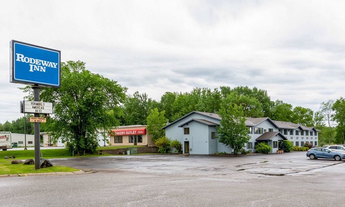Rhinelander Hotel | Rodeway Inn