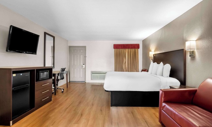 East Riverside Hotel | Rodeway Inn