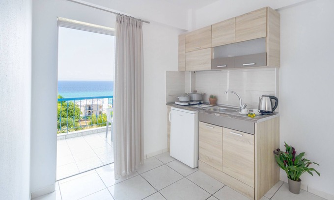 Polichrono House | Roditsa Patritsia Apartments