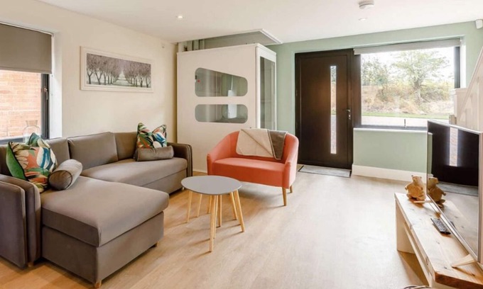 Moreton Valence Cottage | Roe Cottage