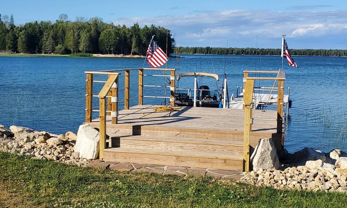 Rowleys Bay Cottage | Rogers Cottage on water front Rowley’s Bay